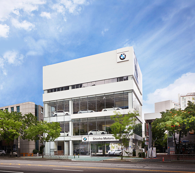 BMW, 신호모터스 마포 전시장 몽블랑 경품 이벤트 진행