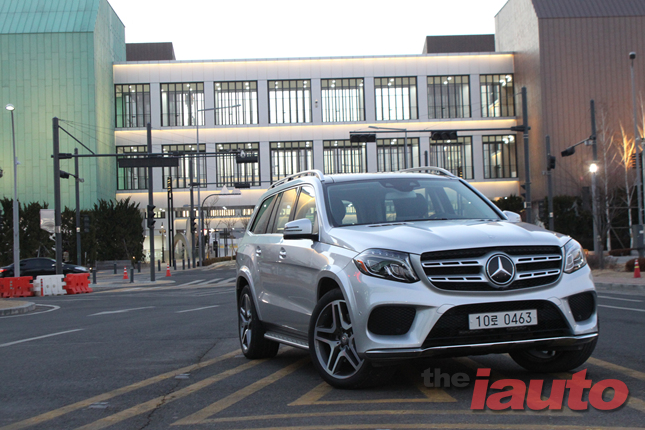 벤츠 더 뉴 GLS 350d 4매틱의 몸에 담은 럭셔리