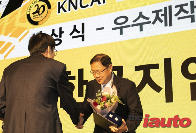 쉐보레, 자동차안전도평가 20주년 우수제작사상 수상