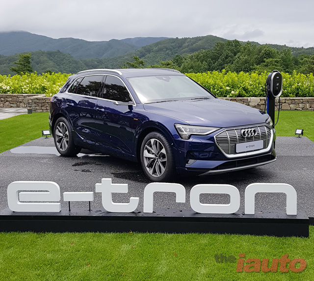 아우디 e트론, 평범함을 거부한 전기 SUV