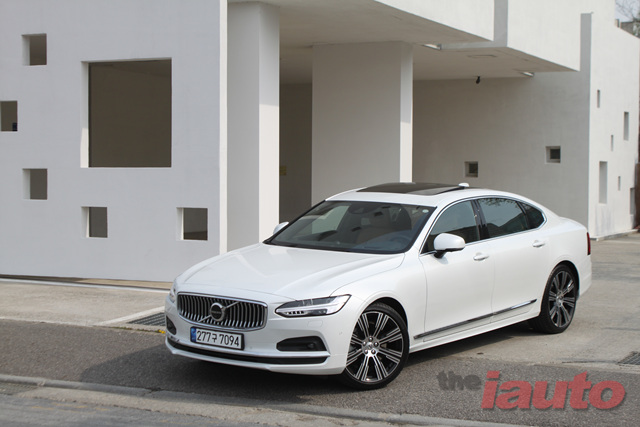 조용함의 완성, 볼보 S90 B6 AWD 인스크랩션