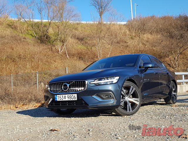 편안함과 스포티함 갖춘 볼보 S60 B5