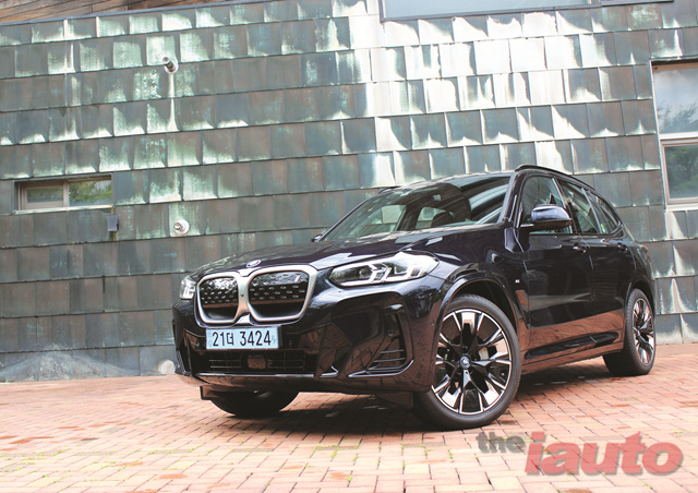 상상을 현실로 만드는 BMW iX3 M 스포츠