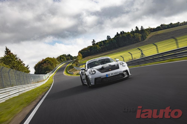 포르쉐 911 GT3 RS, 뉘르부르크링에서 6분49.328초로 랩 타임 경신