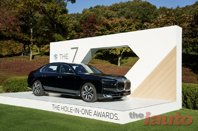 BMW 럭셔리 클래스 모델, BMW 레이디스 챔피언십 2022 대회장 곳곳에 전시돼