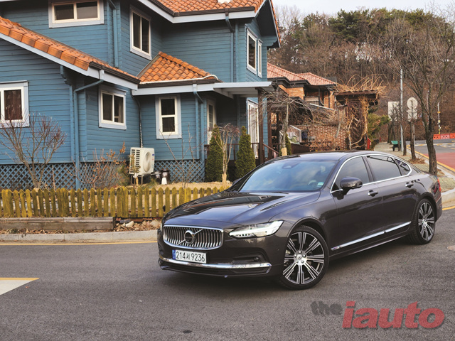 제로이미션을 꿈꾸는 세단, 볼보 S90 B6 AWD