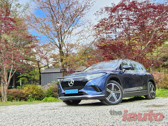 듬직한 전기차 시대 속 메르세데스 더 뉴 EQS 450 4매틱