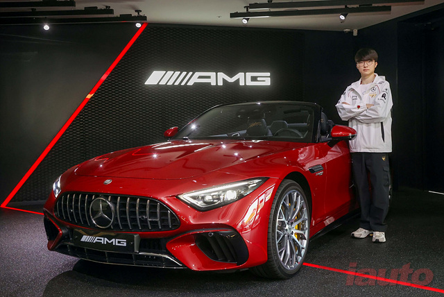 메르세데스-벤츠 코리아, 이상혁 선수에게 메르세데스-AMG SL 전달