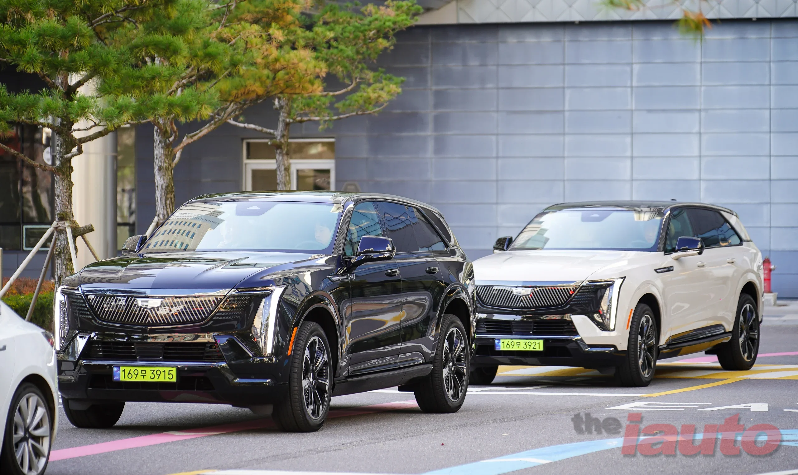 CAR OF THE MONTH-JANUARY/CADILLAC ESCALADE IQ PREMIUM SPORT