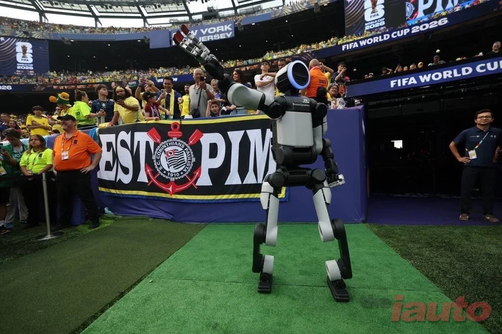 현대차, FIFA 월드컵 16강전 무대서 아틀라스 퍼포먼스로 로보틱스 기술 구현